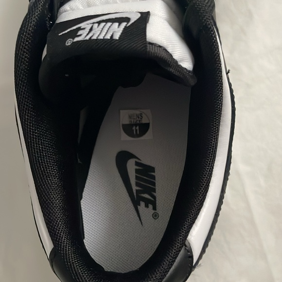 Black and white Nike low tops NWOT - Picture 6 of 8